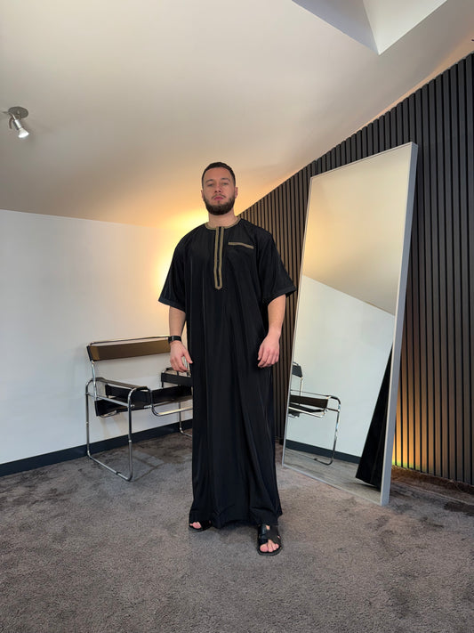 N°6 - QAMIS MANCHES COURTES  NOIR PRESTIGE FINITION BRODÉE HOMME