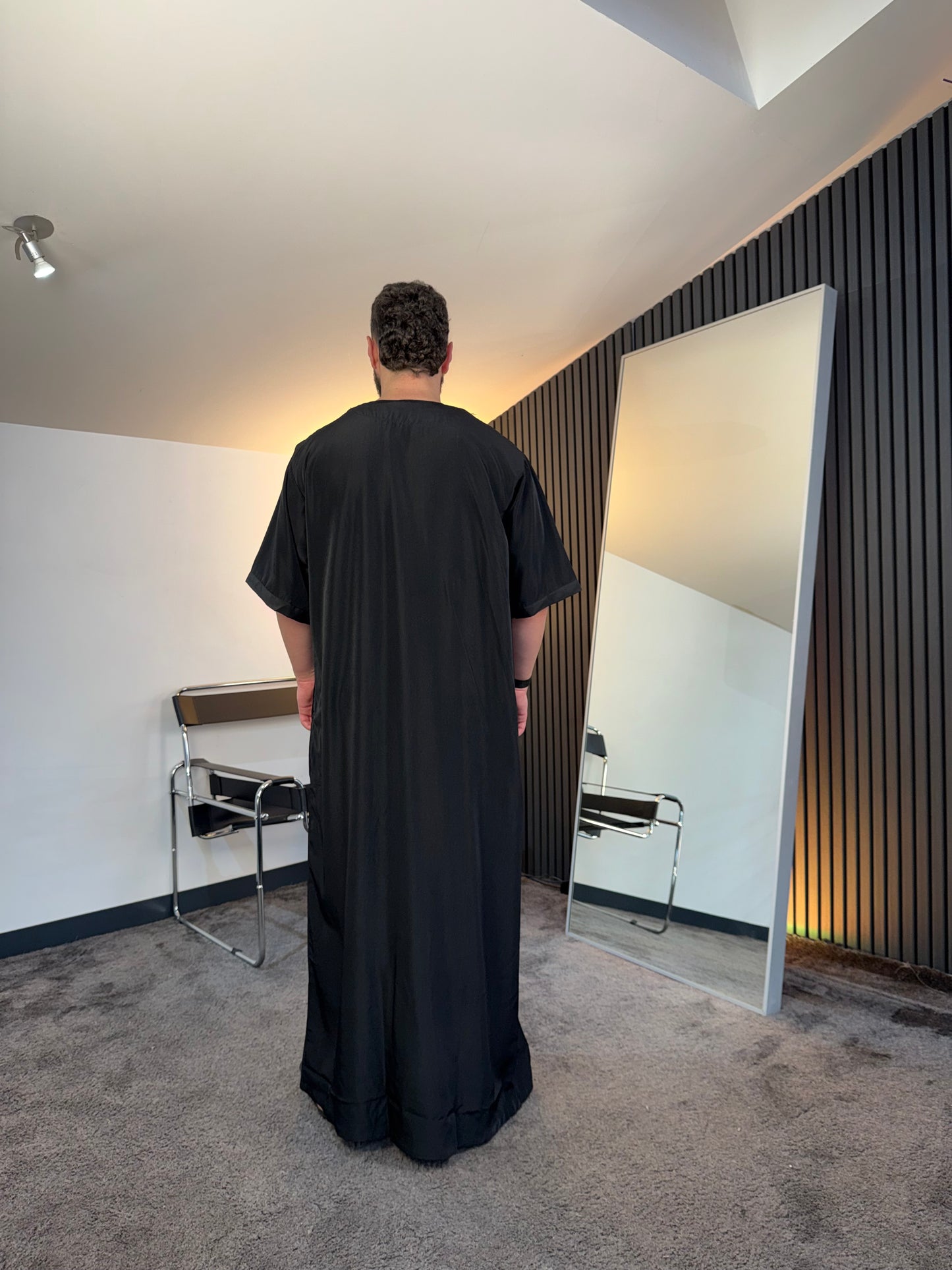N°6 - QAMIS MANCHES COURTES  NOIR PRESTIGE FINITION BRODÉE HOMME