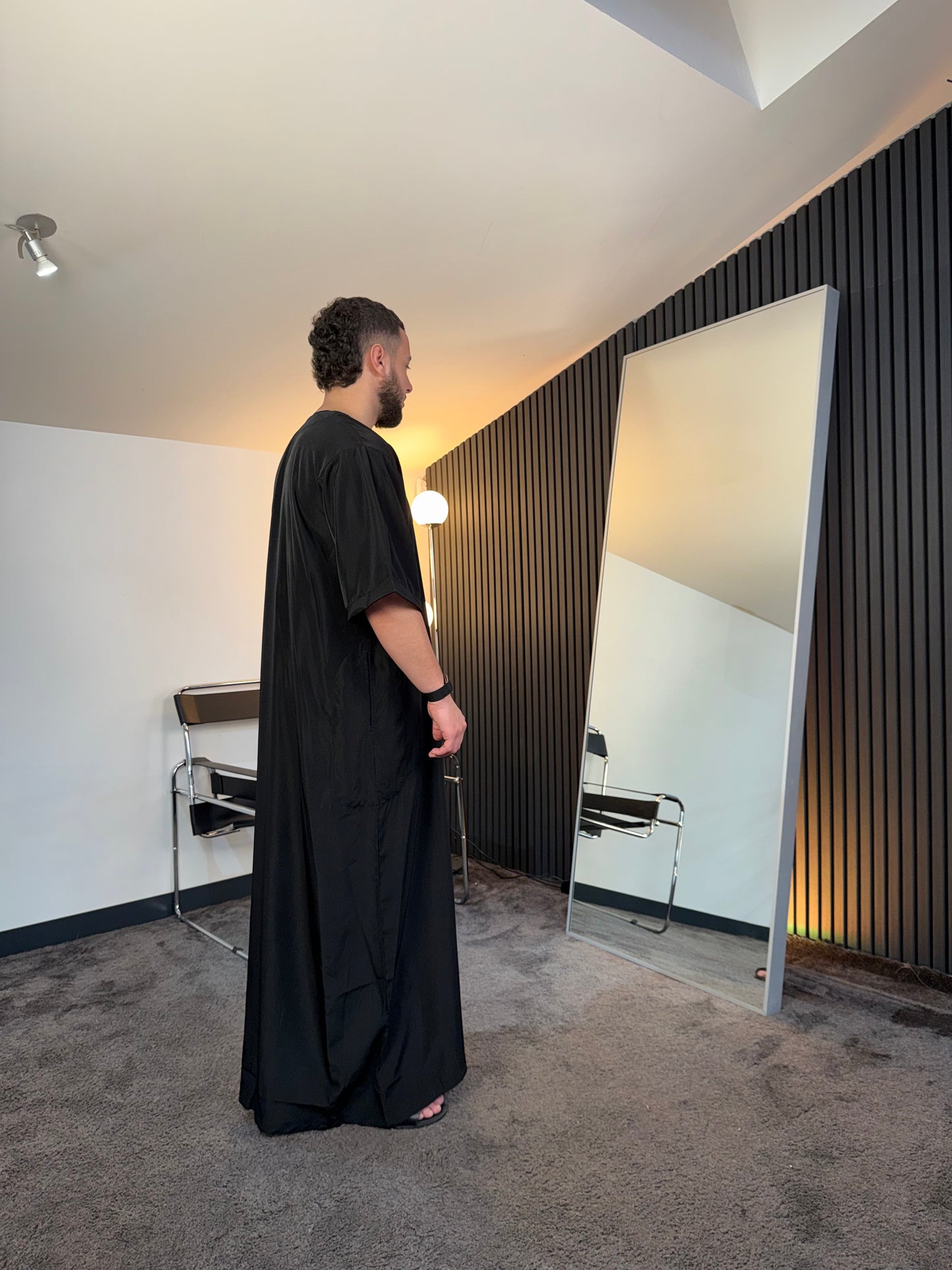 N°6 - QAMIS MANCHES COURTES  NOIR PRESTIGE FINITION BRODÉE HOMME