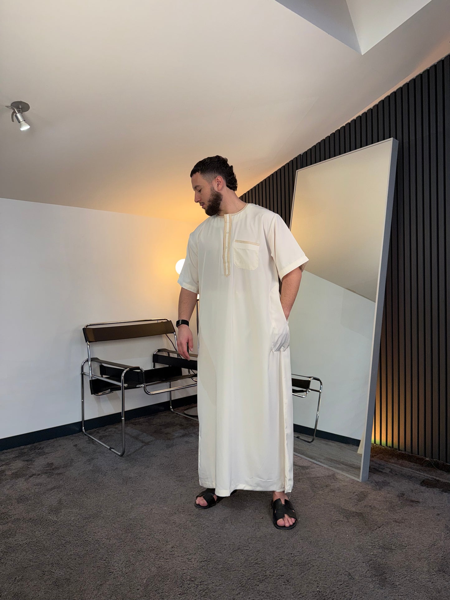 N°6 - QAMIS MANCHES COURTES  BLANC PRESTIGE FINITION BRODÉE HOMME